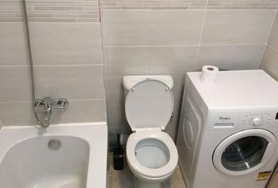 Garsonieră decomandată în Roșu