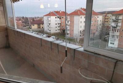 Apartament cu 3 camere decomandat în Exterior Vest