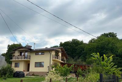 Casă individuală cu 6 camere cu Canalizare în Gura Ocniței - 1
