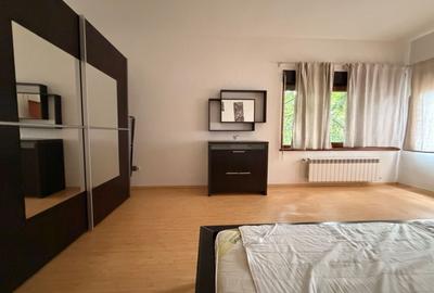 Apartament cu 2 camere decomandat, mobilat în Polonă - 9
