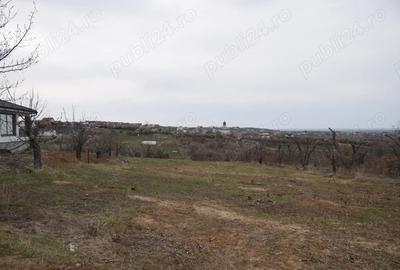 Teren de 2600 mp, în Paleu