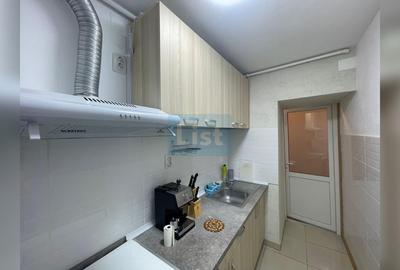 Apartament cu 3 camere semidecomandat în Micro III - 9