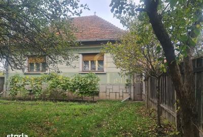Casă cu 4 camere cu Teren 2290 Mp în Stupini