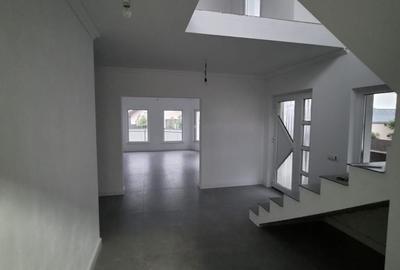 Casă cu 4 camere în Moara - 2