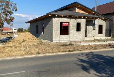 Casă cu 4 camere decomandat în Central