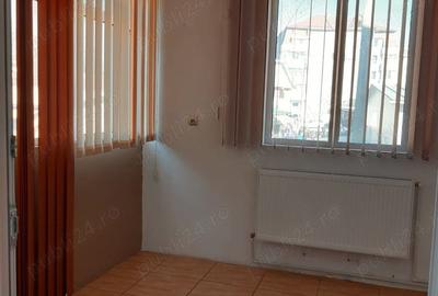 Spațiu comercial, de 50 mp, în Central - 3