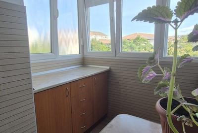 Apartament cu 3 camere decomandat în Exterior Vest