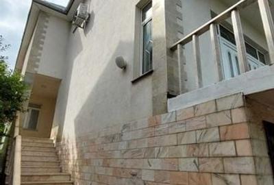 Casă cu 4 camere cu Teren 986 Mp în Copou