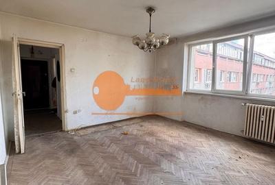 Apartament cu 3 camere semidecomandat în Iancului