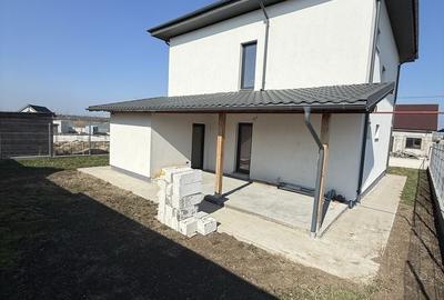 Casă cu 4 camere decomandat în Agigea - 6