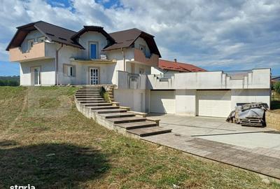 Casă cu 4 camere în Pătrăuți