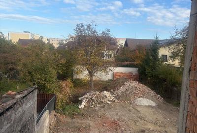 Teren Construcții intravilan de 350 mp, în Tractorul - 1