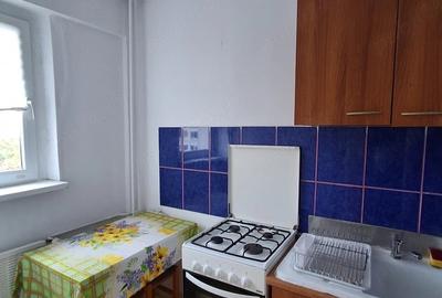 Garsonieră decomandată în Titan