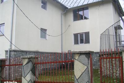 Casă cu 6 camere cu Teren 522 Mp în Central