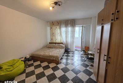 Garsonieră decomandată în Decebal