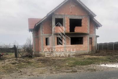 Casă cu 5 camere cu Teren 538 Mp în Sânandrei
