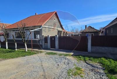 Casă cu 5 camere cu Teren 1076 Mp în Exterior Sud - 2