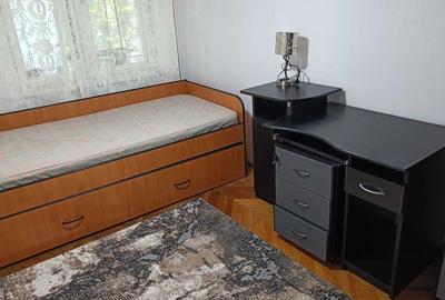 Apartament cu 3 camere decomandat în Tudor