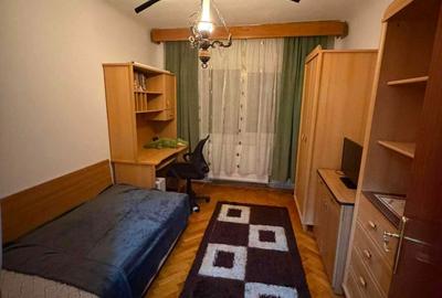 Apartament cu 3 camere decomandat în Rovine - 6