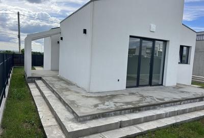 Casă cu 3 camere în Șimnicu de Jos - 1