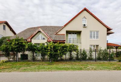 Casă individuală cu 7 camere cu Teren 1300 Mp în Săcălaz