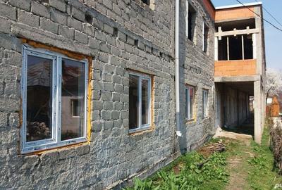 Casă cu 18 camere în Găești - 7