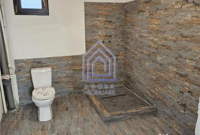 Casă cu 7 camere cu Teren 300 Mp în Central