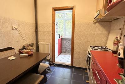 Apartament cu 2 camere decomandat în Nicolina