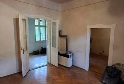 Casă cu 5 camere cu Canalizare în Central - 10