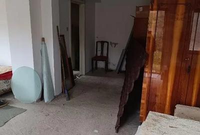 Casă cu 4 camere cu Teren 1400 Mp în Central