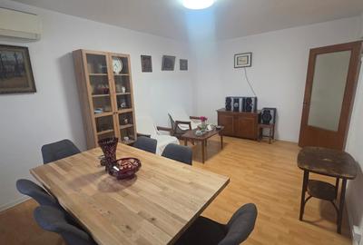 Apartament cu 3 camere decomandat în Ozana