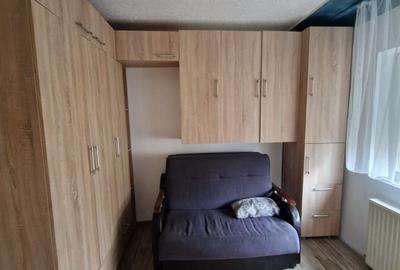 Apartament cu 2 camere semidecomandat în Micro 16