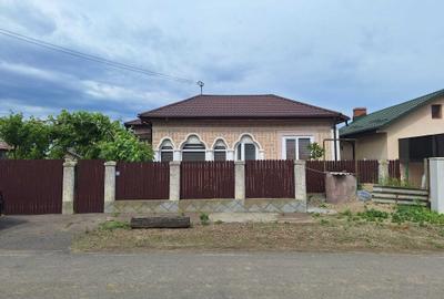 Casă cu 4 camere în Colibași - 8