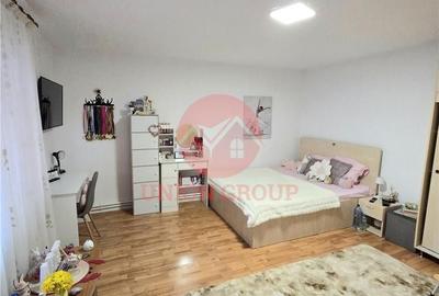 Casă cu 5 camere cu Teren 593 Mp în Central