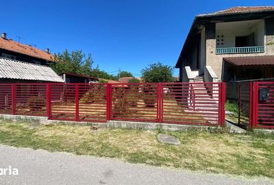 Casă cu 2 camere cu Teren 300 Mp în Petros - 1