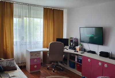 Apartament cu 3 camere decomandat în Nicolina - 2