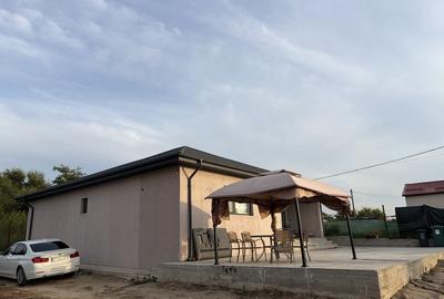 Casă cu 4 camere în Nisipari
