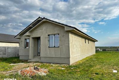 Casă cu 4 camere cu Teren 500 Mp în Sânmartin