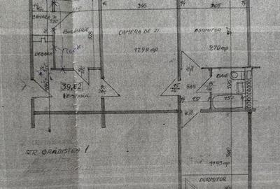 Apartament cu 3 camere semidecomandat în Berceni