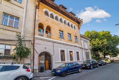 Apartament cu 4 camere decomandat, mobilat în Calea Victoriei