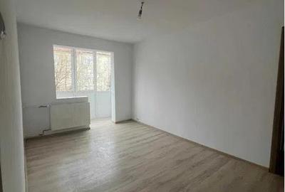 Apartament cu 4 camere semidecomandat în Dacia