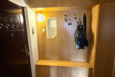 Apartament cu 3 camere semidecomandat în Alexandru cel Bun