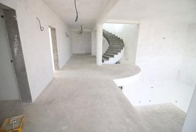 Casă cu 8 camere cu Teren 2500 Mp în Nord - 10
