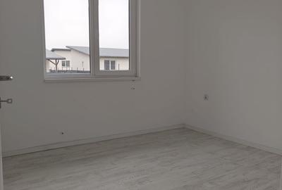 Casă cu 3 camere cu Teren 250 Mp în Crevedia