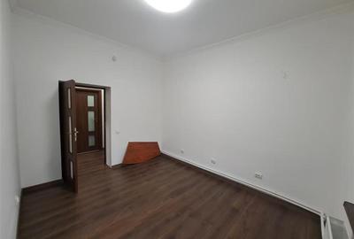 Birou, de 58 mp, în Central - 3