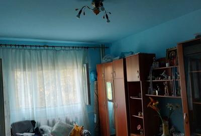 Garsonieră decomandată în Titan