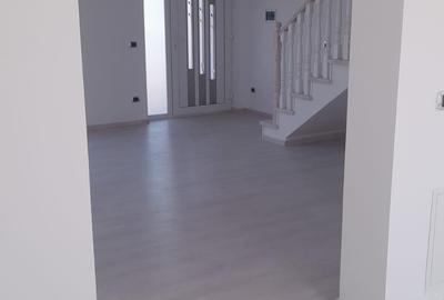 Duplex cu 4 camere cu Teren 250 Mp în Burdujeni - 1
