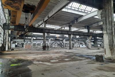Spațiu industrial, de 5,000 mp, în Central