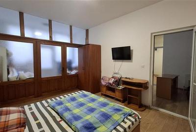 Apartament cu 2 camere decomandat, mobilat în Central