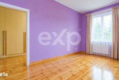 Casă cu 9 camere cu Teren 1766 Mp în Central